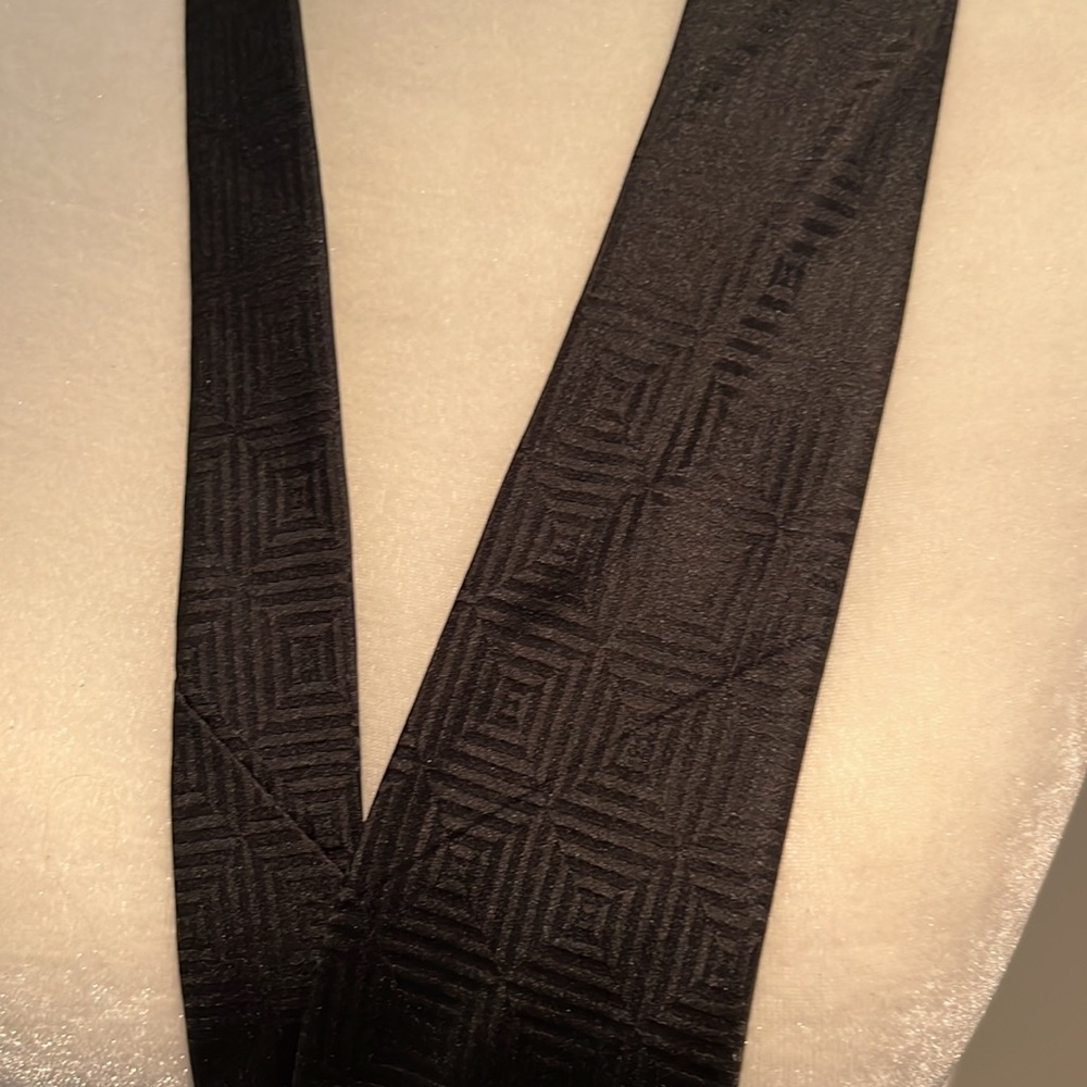 Albert Nipon silk tie - Picture 4 of 9